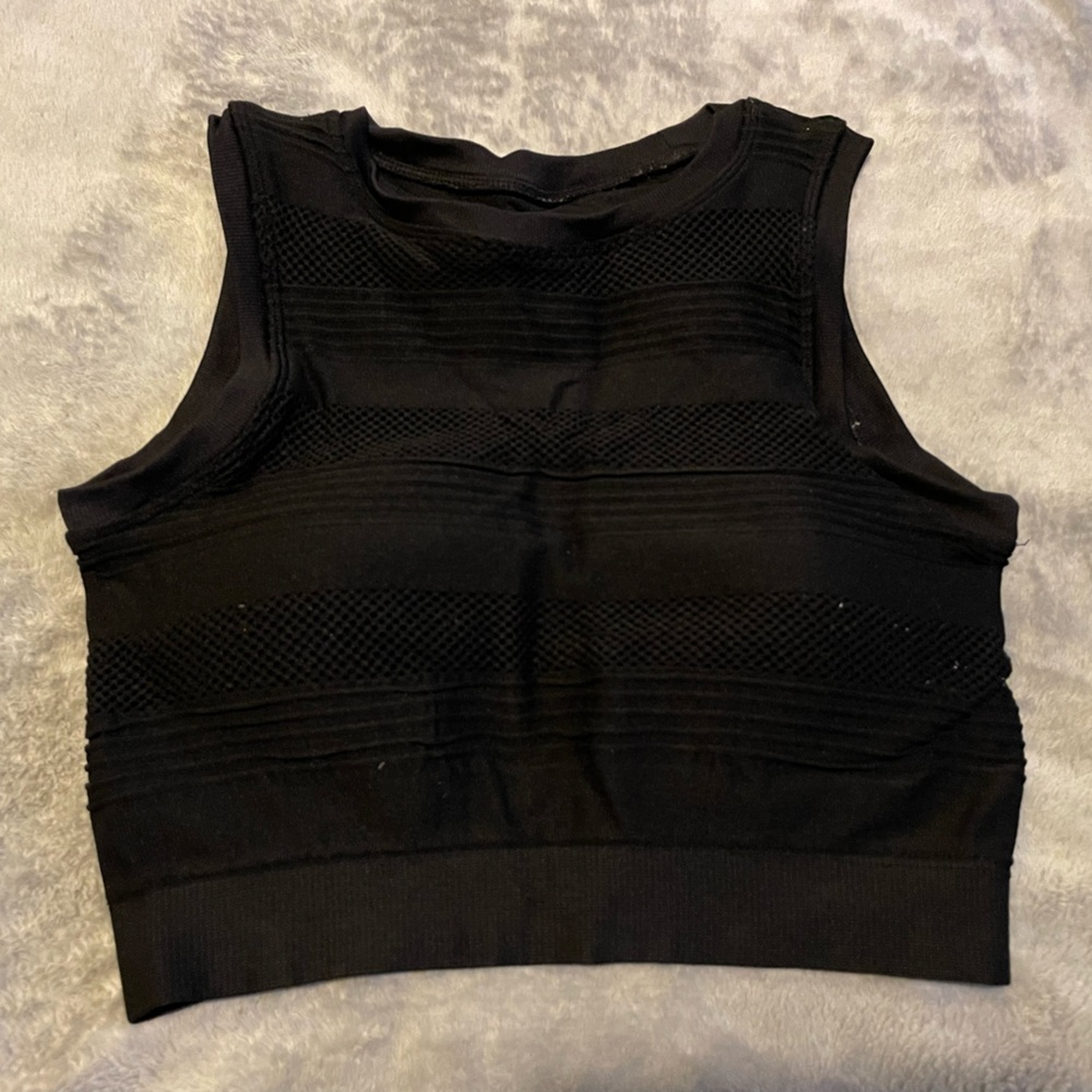 Black mesh workout crop top